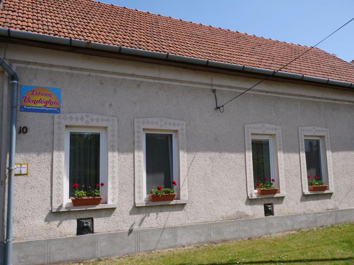 István Vendégház Mórahalom Exterior foto